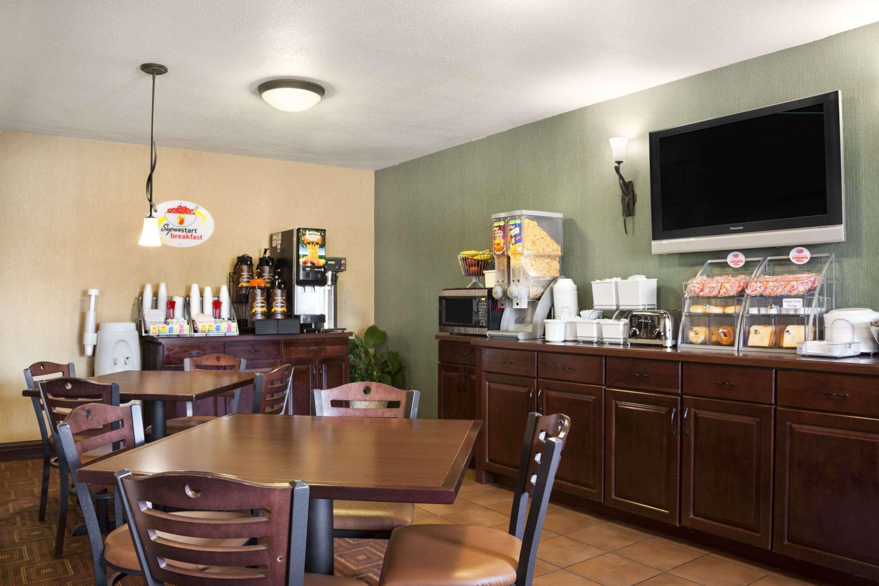 Super 8 By Wyndham Fairview Heights-St. Louis Motel Luaran gambar